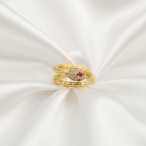 خاتم أنيق ذهبي على شكل افعى مرصع