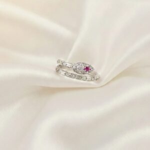 خاتم أنيق فضي على شكل افعى مرصع